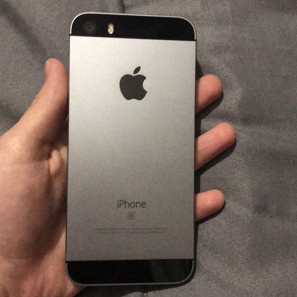 iPhone se - Picture 2 of 3